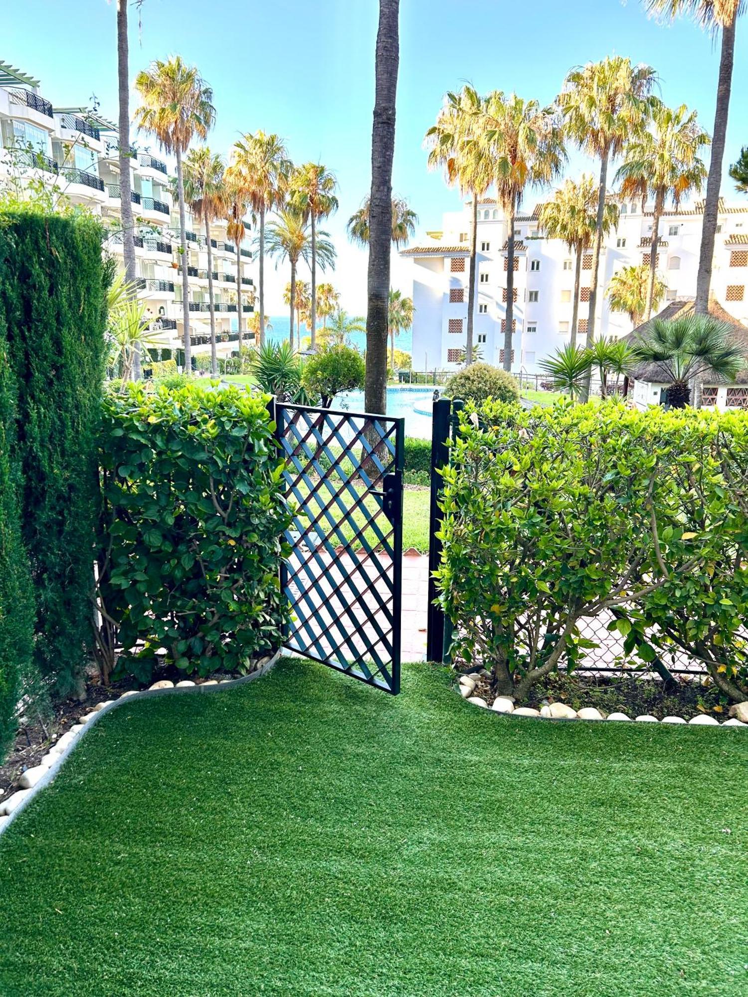 Mi Capricho, Beachfront, Grownfloor, Private Garden & Terrace Sitio de Calahonda Ngoại thất bức ảnh
